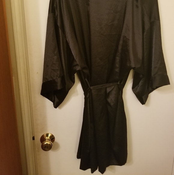 Victoria's Secret Robe - Picture 2 of 4